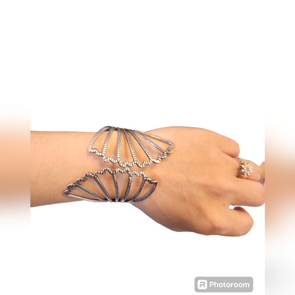 Butterfly wings bracelet - Picture 11 of 11